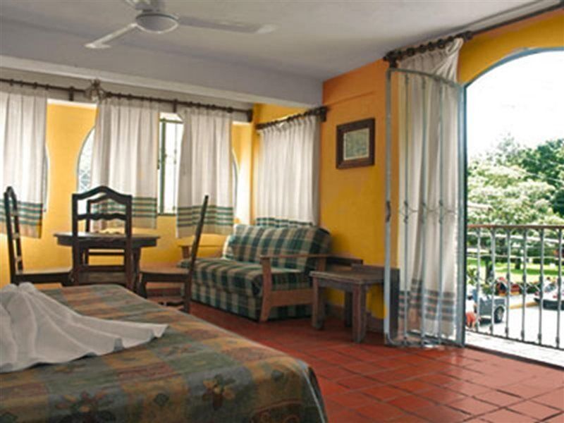 Hotel Casa Shaguiba Crucecita  Exterior foto